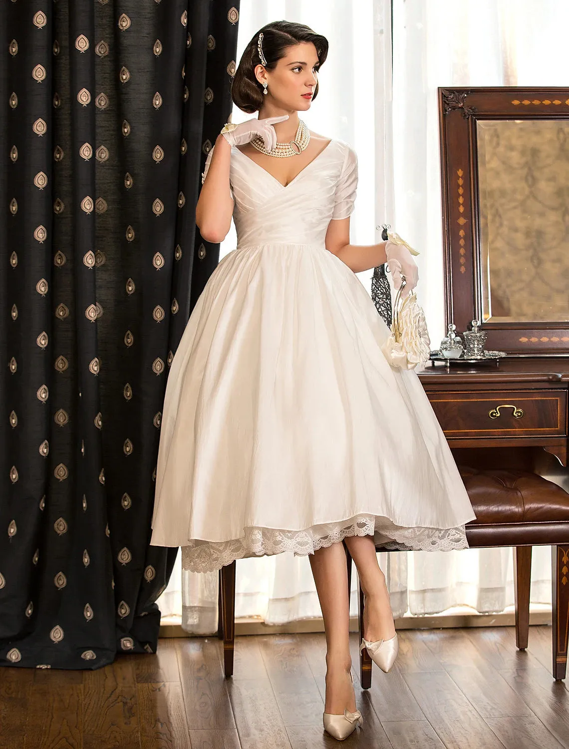 Luolandi Bridal Shower Vintage 1940s / 1950s Little White Dresses Wedding Dresses Tea Length A-Line Short Sleeve V Neck Satin With Lace