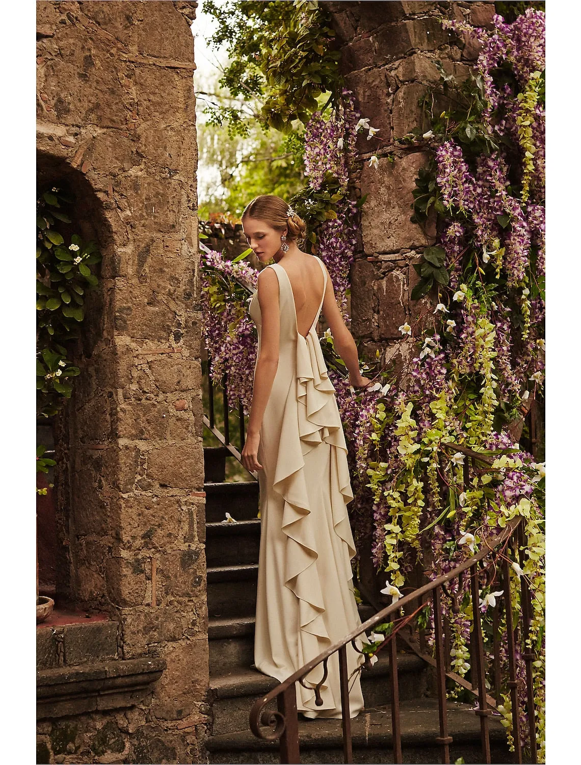 Luolandi Hall Open Back Casual Wedding Dresses Sheath / Column Scoop Neck Sleeveless Sweep / Brush Train Stretch Fabric Bridal Gowns With Draping Fall Wedding Party
