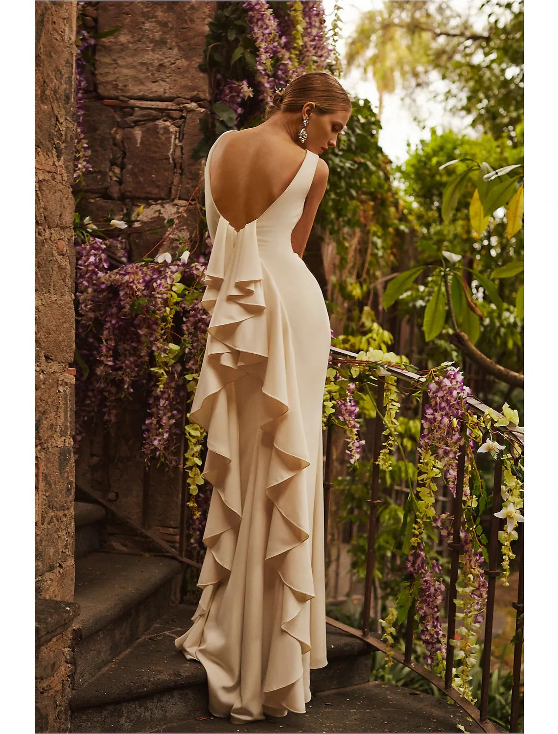 Luolandi Hall Open Back Casual Wedding Dresses Sheath / Column Scoop Neck Sleeveless Sweep / Brush Train Stretch Fabric Bridal Gowns With Draping Fall Wedding Party